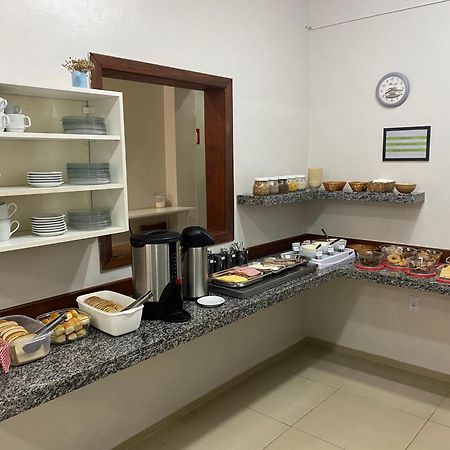 Hotel Tres Passos - Prox Ao Aeroporto E Rodoviaria Porto Alegre Eksteriør billede